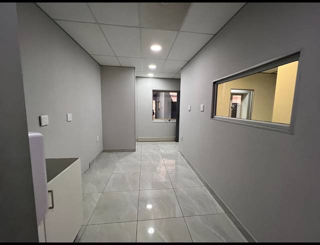 242M² OFFICE TO LET IN ROSEBANK